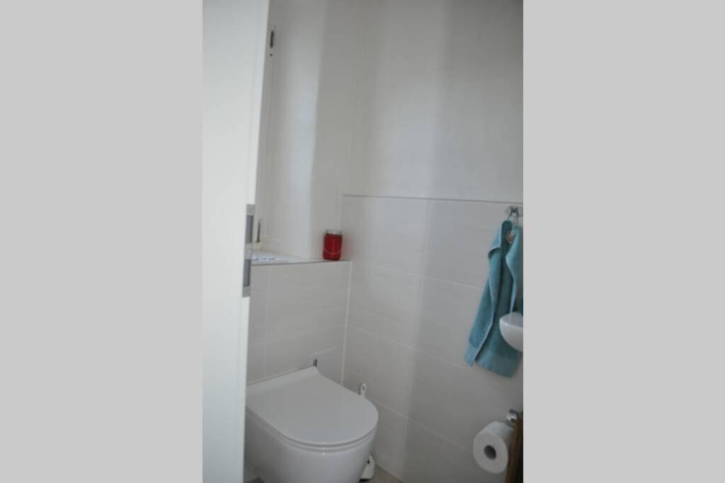 Roth, Apartment *